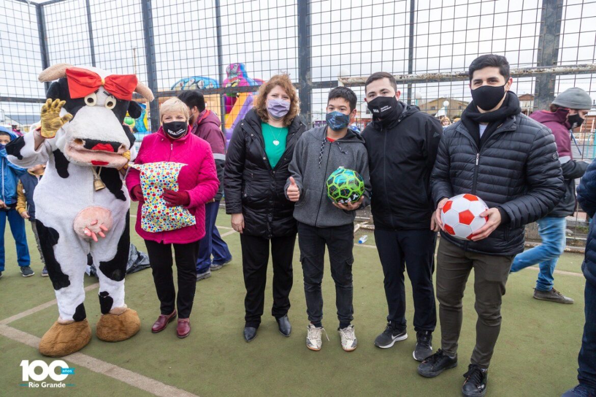 Yutrovic acompañó los festejos por el día de las infancias en distintos barrios