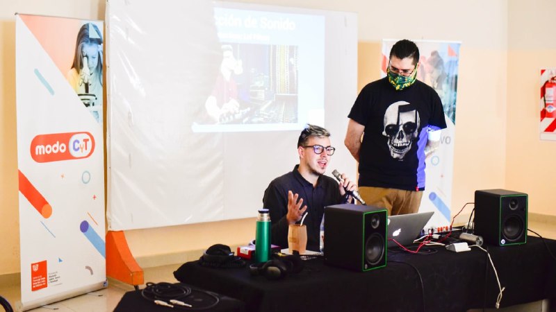 Se realizó la Master Class brindada por el productor de sonido y músico Lui Piluso