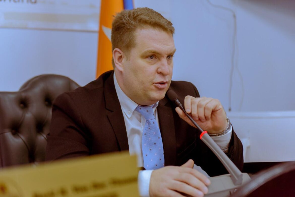 Von der Thusen sostuvo que “la Ley 19640 sigue siendo materia pendiente”