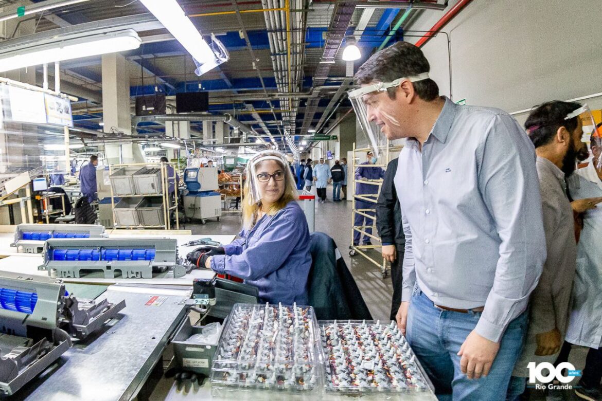 «Estamos incorporando los derechos de los trabajadores a la promoción industrial»