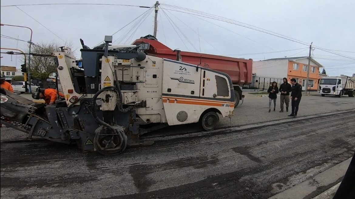 Recuperación vial en el centro: El Municipio trabaja en arterias laves para el tránsito