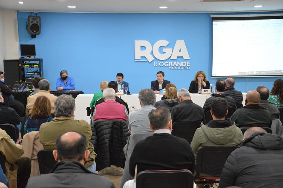 Simposio «Puerto de Río Grande»: “Esto es una discusión sobre las posibilidades concretas y objetivas desde el punto de vista práctico y profesional”, dijo Hugo Martínez