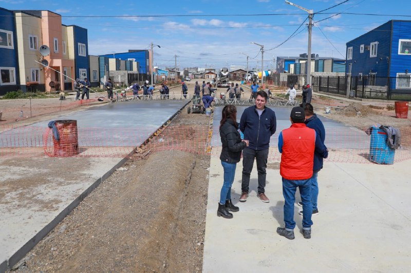 Pavimentación en Margen Sur: El Intendente recorrió la obra de la avenida Wonska