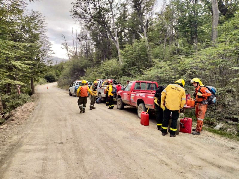 Diversas áreas de gobierno extinguieron el incendio en la zona de  Laguna Bombilla