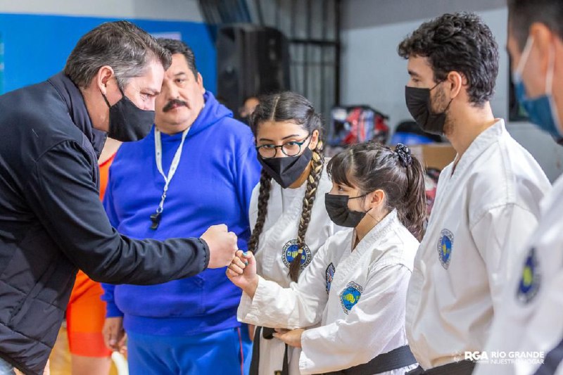 Martín Pérez encabezó la entrega de elementos para la práctica de deportes