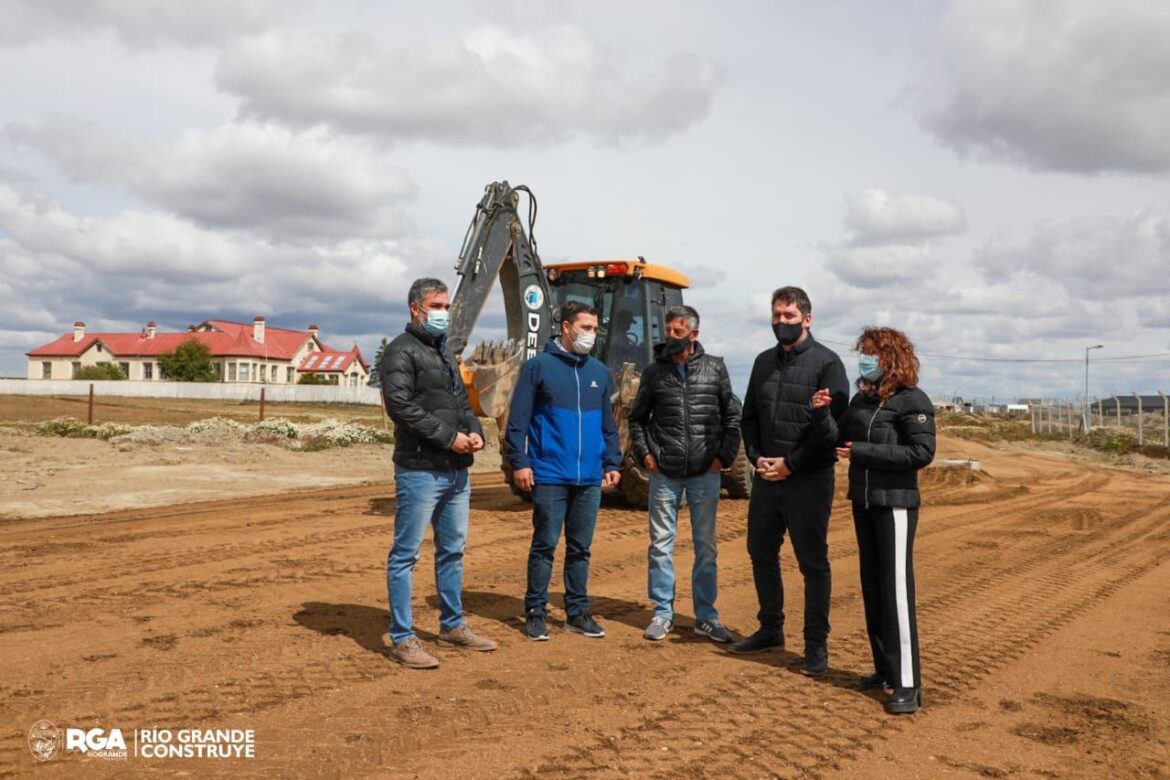 El Municipio dio inicio a la apertura de la calle El Esquilador en Margen Sur