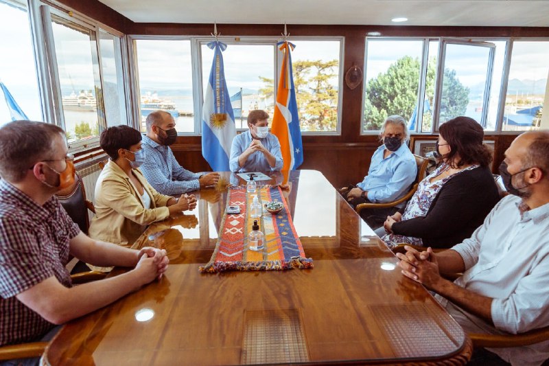 Gustavo Melella, firmó la renovación de un convenio marco con la UNTDF para trabajar en conjunto