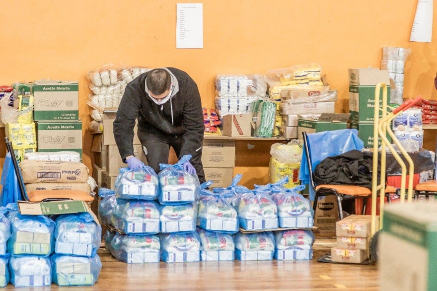 Este lunes continúa la entrega de módulos alimentarios municipales en Río Grande