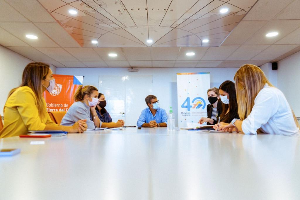 Autoridades de  Gobierno recibieron  a las agregadas culturales  y educativas de la Embajada de E.E.U.U.