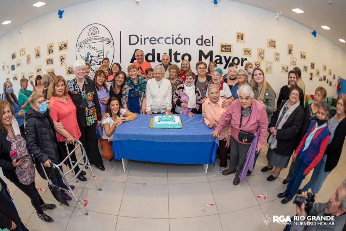 Adultos mayores festejaron el primer año de su nuevo espacio