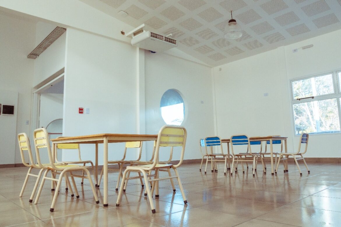 El Gobierno compró equipos de calefacción por 50 millones de pesos para las escuelas