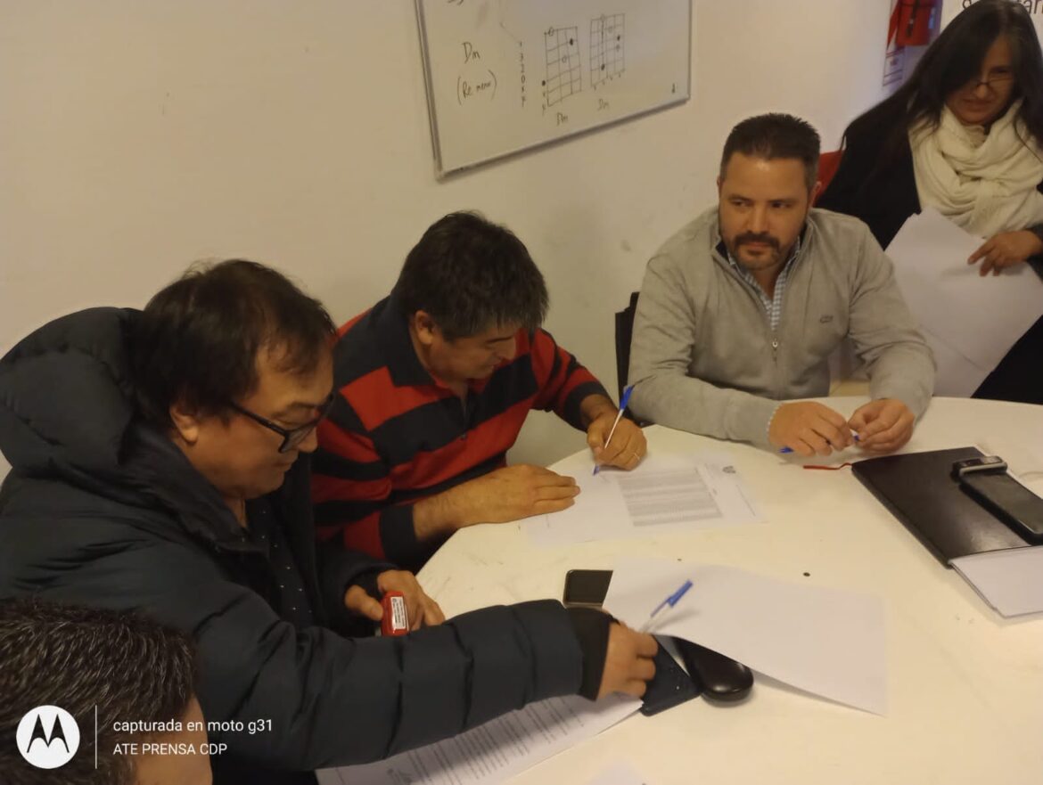 ATE acordó una recomposición para el escalafón seco hasta octubre  y acumula un 71% en el año