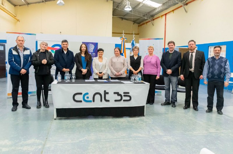 Prácticas profesionalizas entre estudiantes del CENT 35 de Río Grande y la empresa Total Austral.