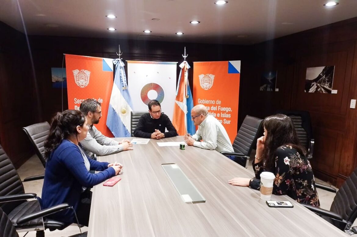 Gobierno firmó convenio con OSEF  para mejorar la atención de los pacientes derivados