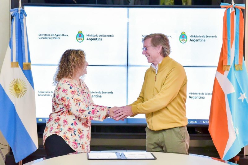 CASTIGLIONE FIRMÓ UN CONVENIO PARA FORTALECER EL LABORATORIO DE TOXINAS DEL AREA DE ACUICULTURA