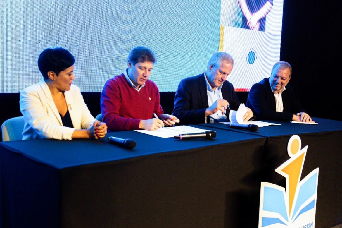 EL GOBERNADOR MELELLA FIRMÓ UN CONVENIO CON EL MINISTRO PERCZYK PARA LA CONSTRUCCIÓN Y REFACCIÓN DE INSTITUCIONES EDUCATIVAS