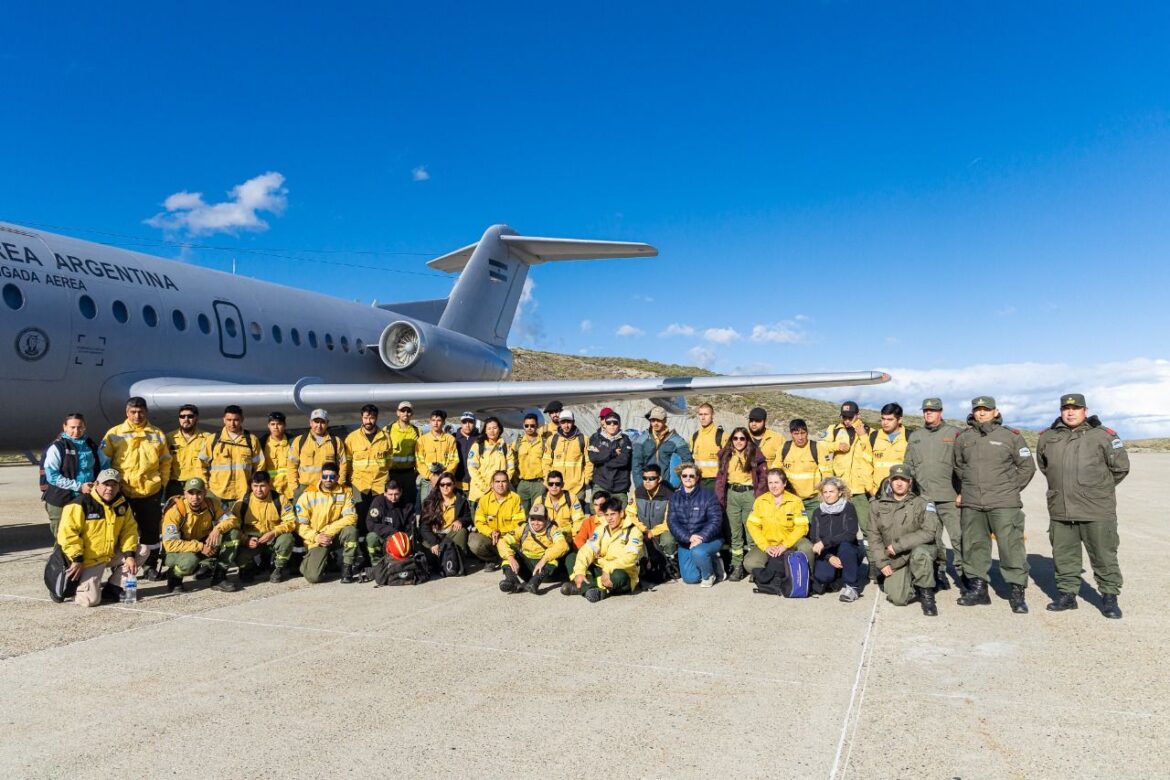 ARRIBARON A LA PROVINCIA BRIGADISTAS NACIONALES PARA SUMARSE A LA LUCHA CONTRA EL INCENDIO EN LA RESERVA PROVINCIAL CORAZÓN DE LA ISLA
