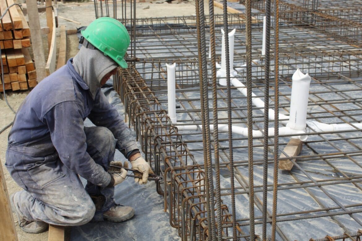 Programa casa propia en Ushuaia, comenzó la construcción de 72 viviendas que ejecuta el IPVyH