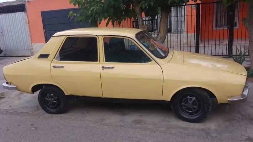 Solidaridad: Un amigo le donó un Reanult 12 para hacer una rifa y poder volver a su casa en Ushuaia