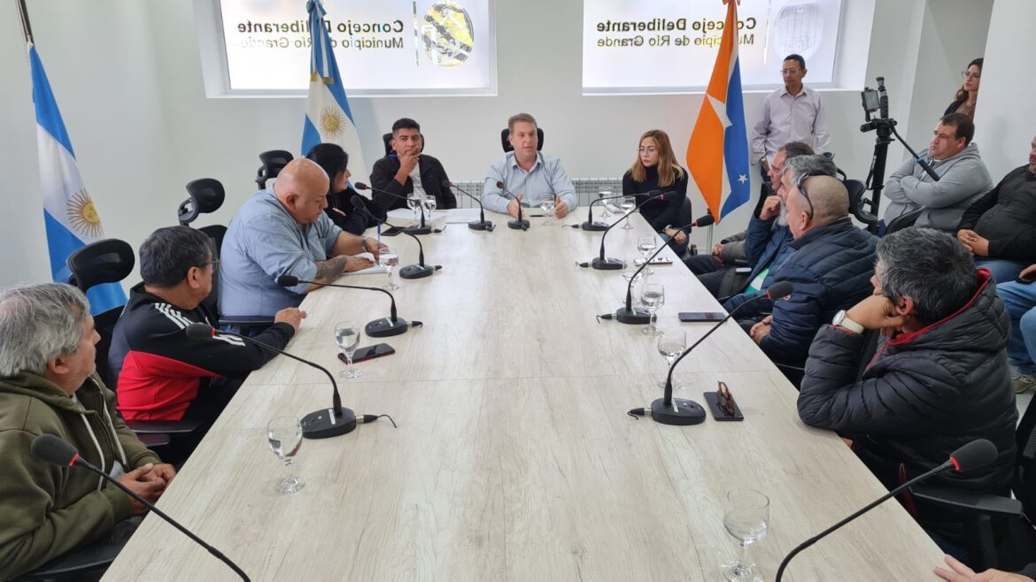 En reclamo para que se entreguen más licencias para atender la demanda existente en la ciudad