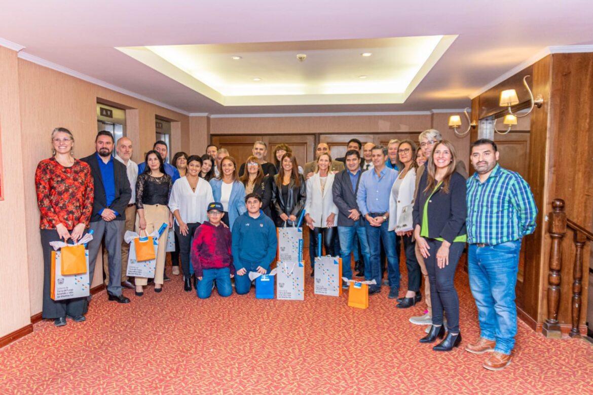 Homenaje a Maestras y Maestros Bicontinentales en su día