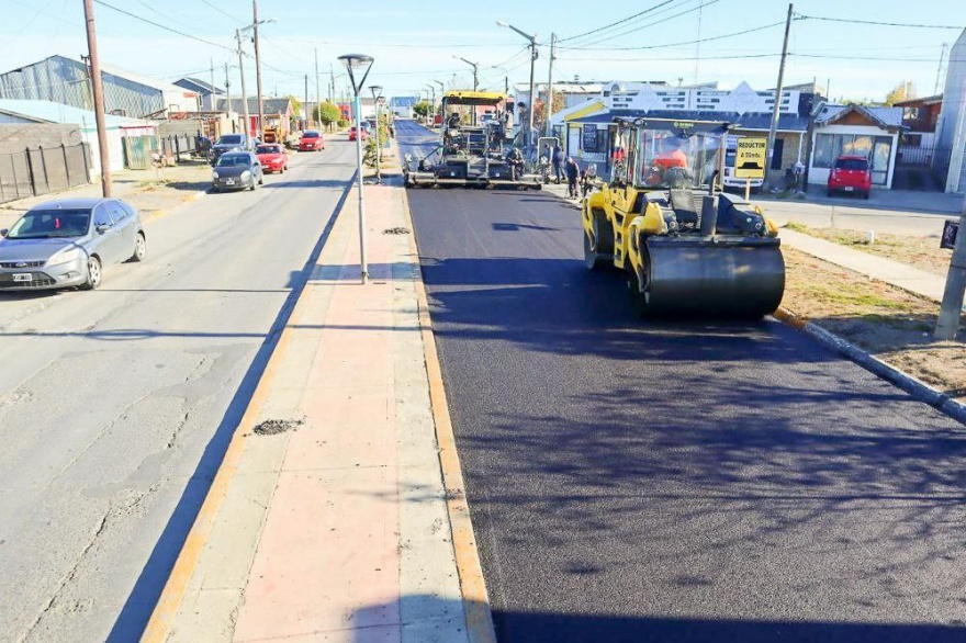 Culminó el primer tramo de asfaltado de la avenida Perón en Río Grande