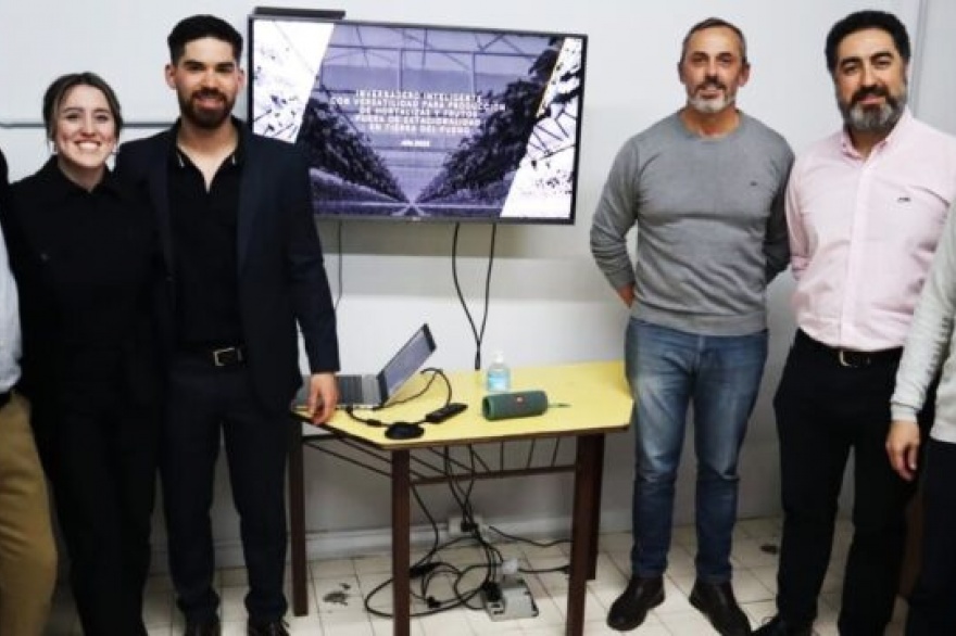 La UTN graduó a tres nuevos Ingenieros Industriales