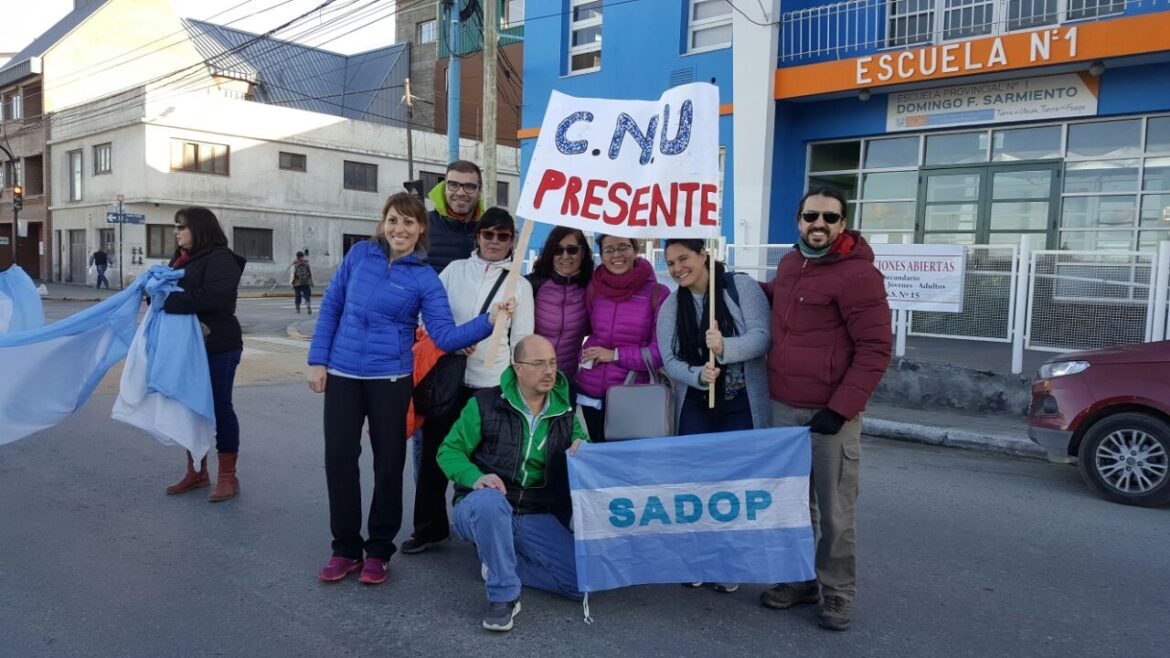 Docentes privados ratifican el estado de alerta por la falta de certezas en el pago de material didáctico