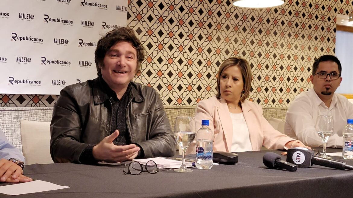 Milei: Se levantó de la mesa y se negó a responder en una conferencia de prensa en Ushuaia