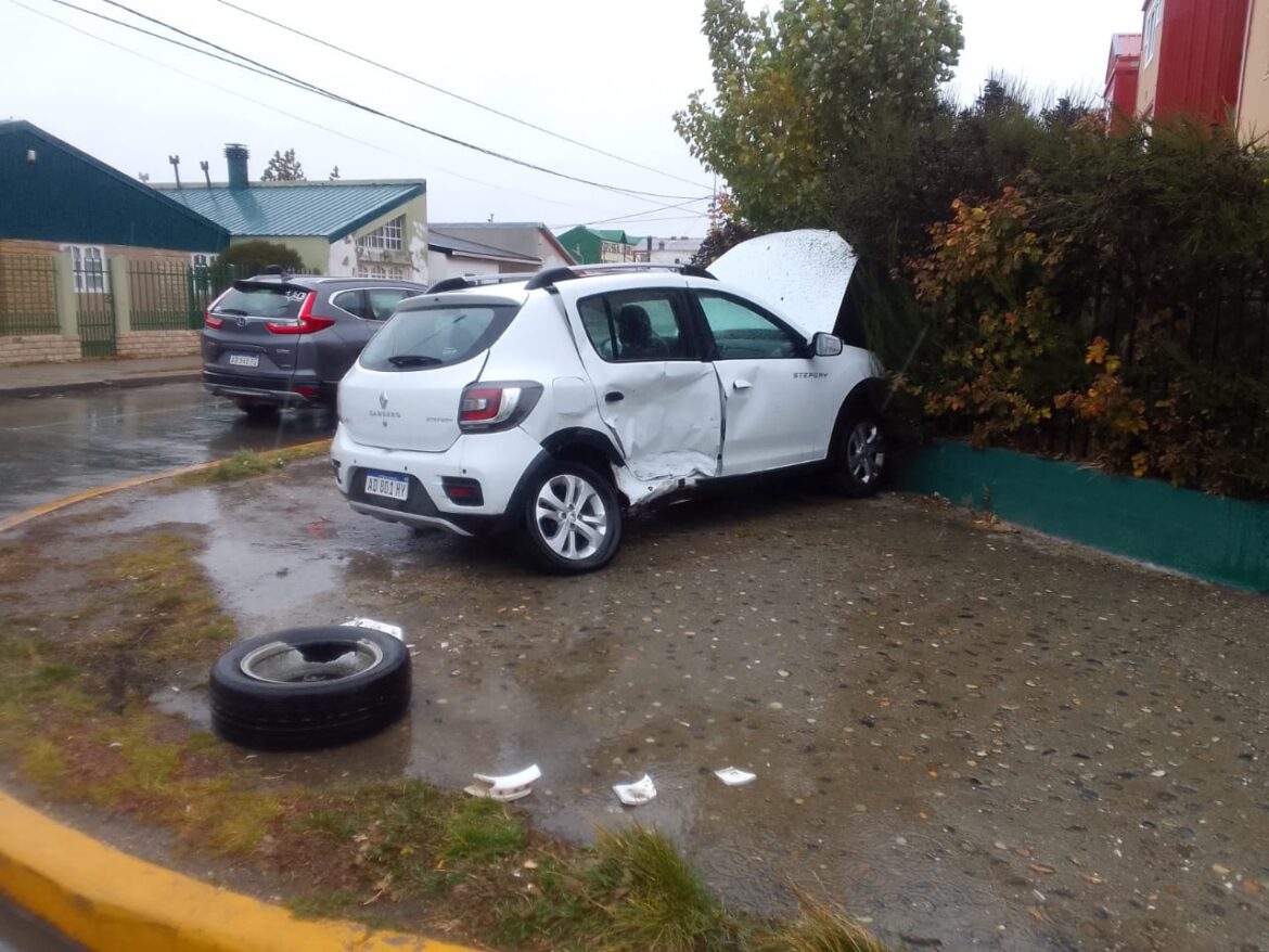 Violento Choque en Ch II: Una Mujer embrazada hospitalizada