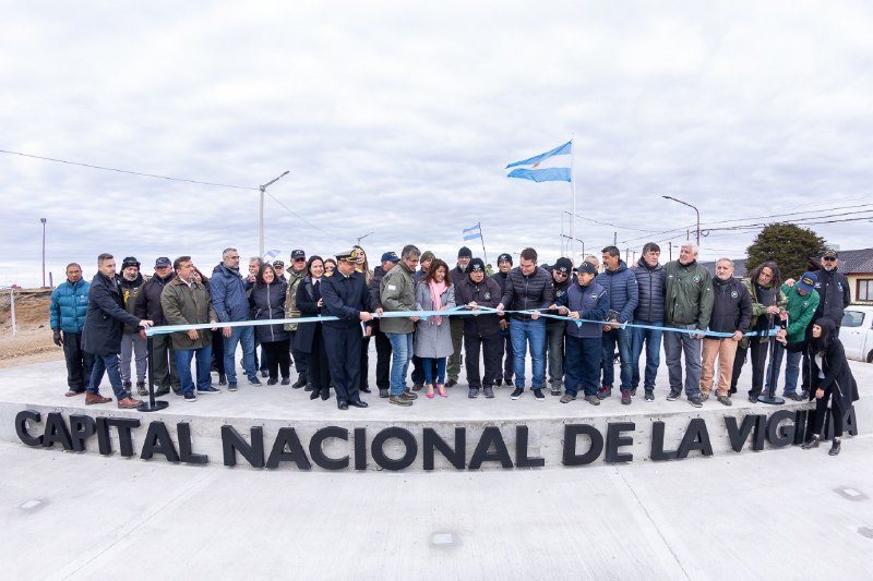 Martín Perez inauguró la plaza cívica «Río Grande, capital Nacional de la vigilia»