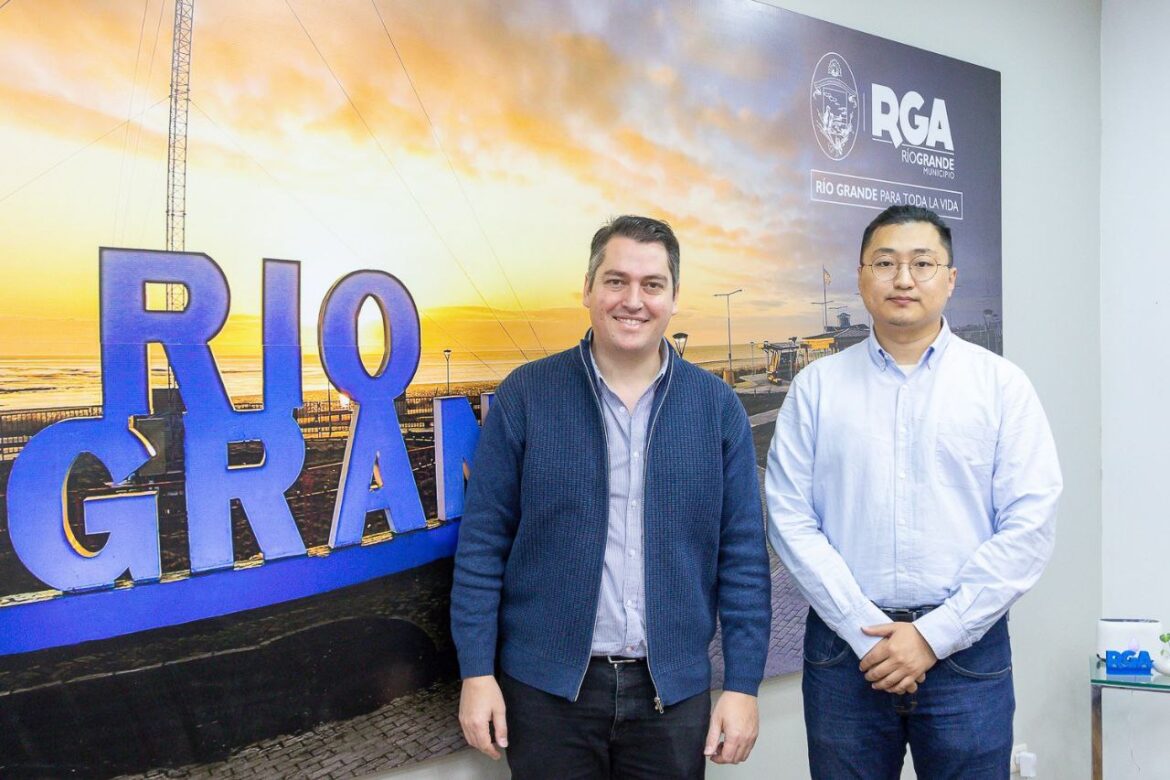 El Intendente recibió al manager de Xiaomi Argentina