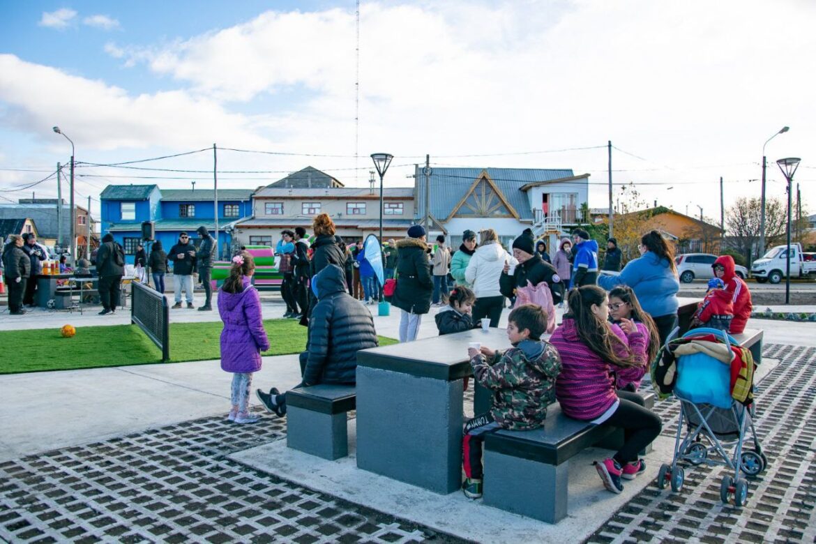 Nueva plaza en el barrio AGP