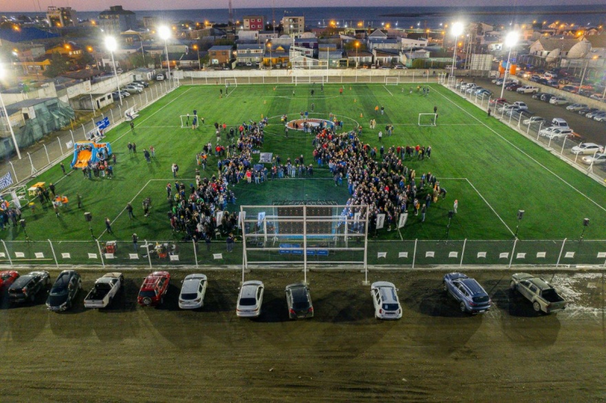 El Club San Martín ya cuenta con su nueva cancha de césped sintético