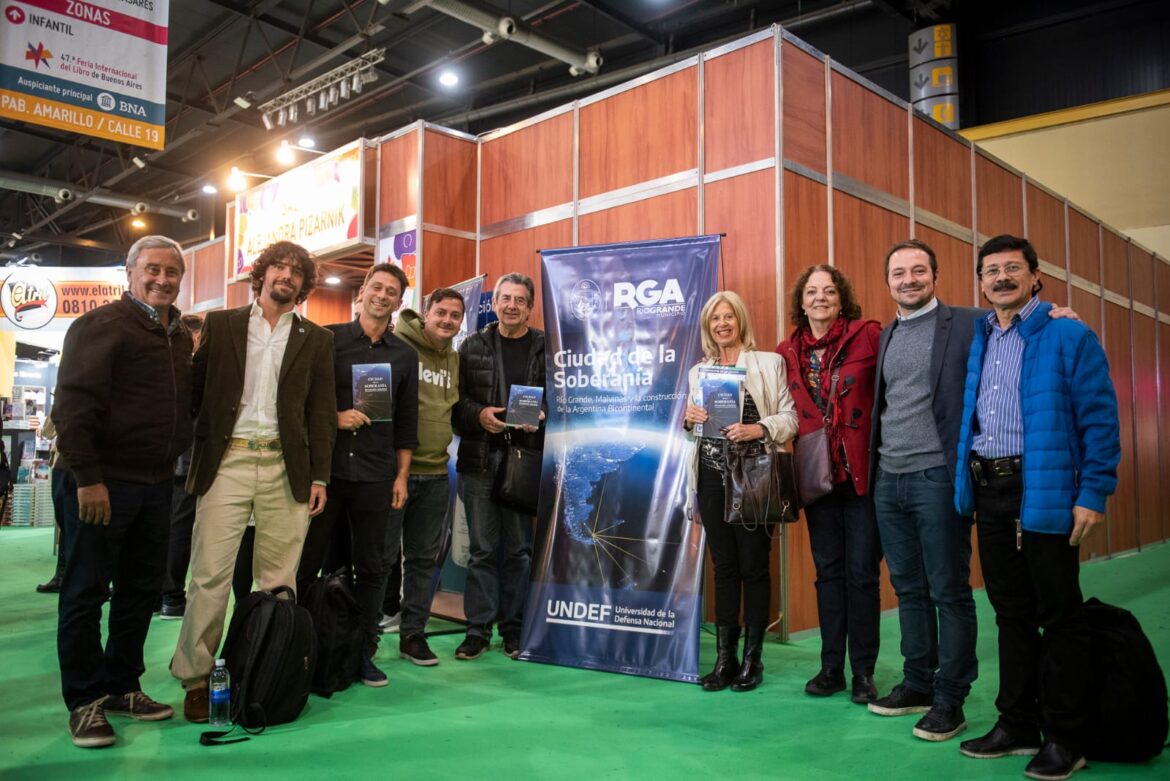 Feria internacional del libro: el Concejal Hugo Martínez participó de la presentación del libro “Ciudad de la Soberanía”