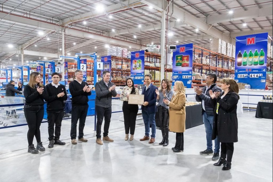 Perez acompañó la inauguración de la nueva sucursal de la mayorista Maxiconsumo en Río Grande