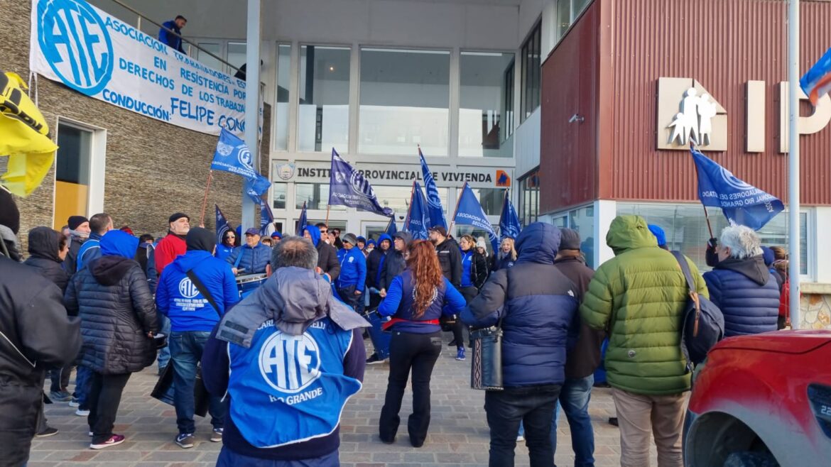 “Los compañeros no comen cemento ni obras”