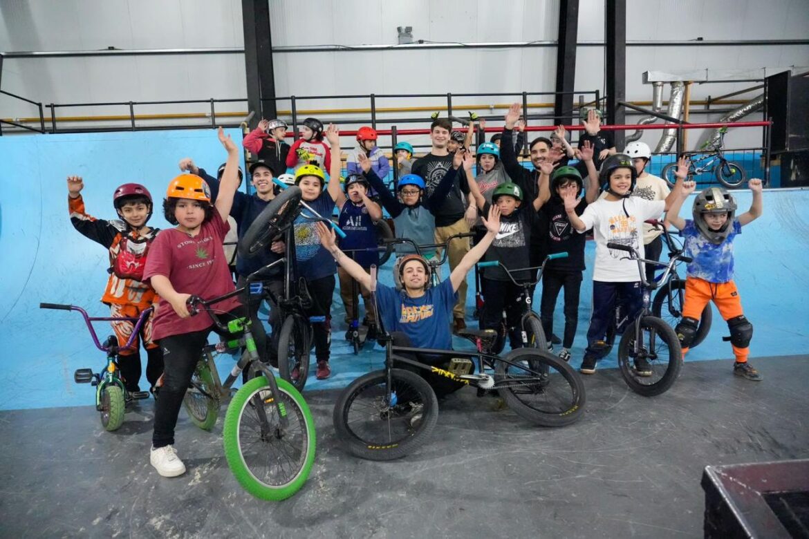 Gabriel Chaves brindó un campus de tres días en el parque municipal de deportes urbanos