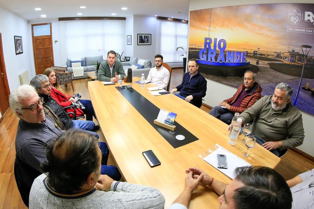 El intendente de se reunió con remiseros de la ciudad para tratar la situación del transporte irregular