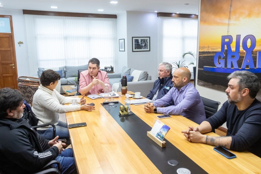 Perez y autoridades del Automóvil Club definen detalles del ‘Gran Premio de la Hermandad’