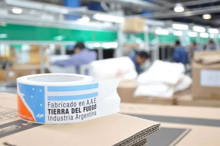 Entra en vigencia el impuesto PAIS se aplicará a la compra de dólares para la importación de insumos a Tierra del Fuego
