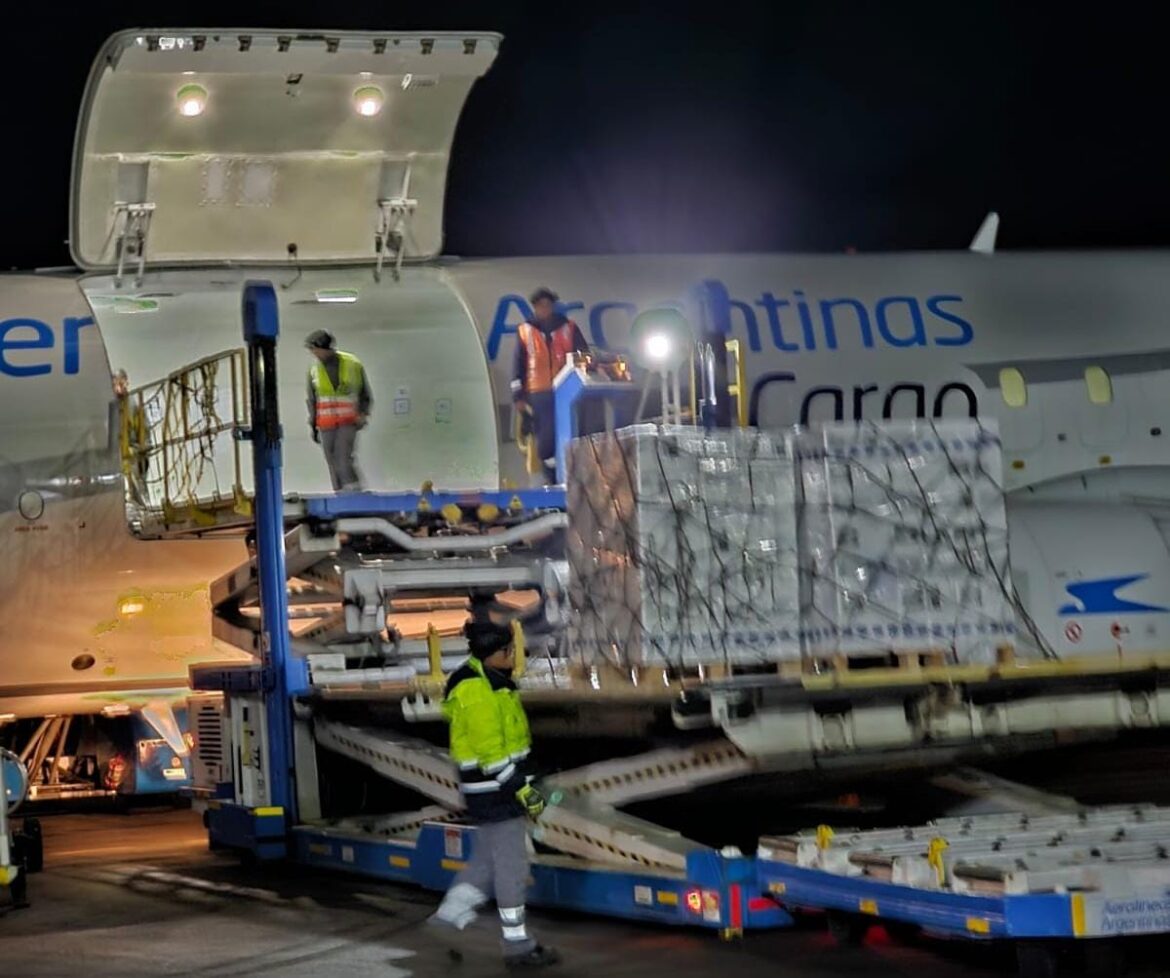 Se inició puente aéreo para el tránsito de productos chilenos desde Tierra del Fuego