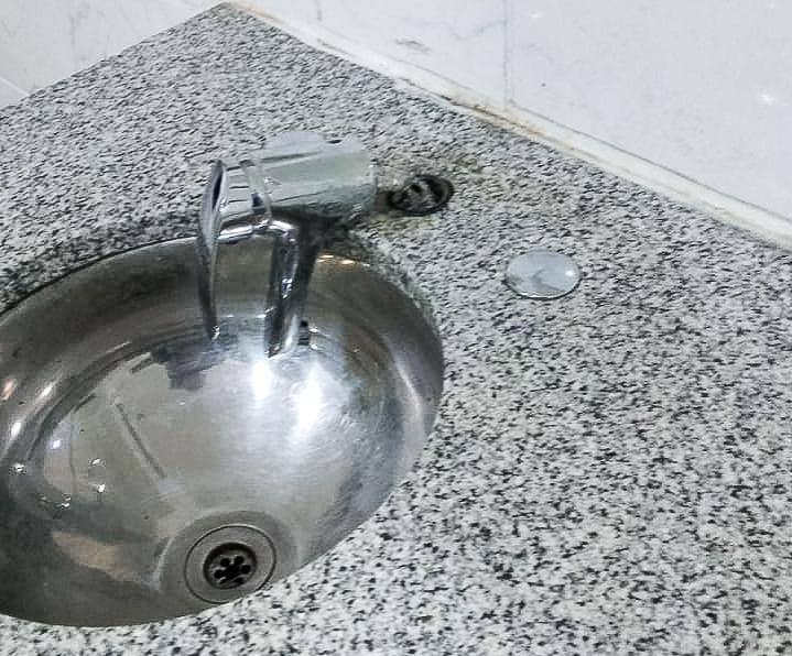 Abrirán una investigación por los daños provocados y el robo de grifería en el colegio “Comandante Luis Piedrabuena” de Río Grande