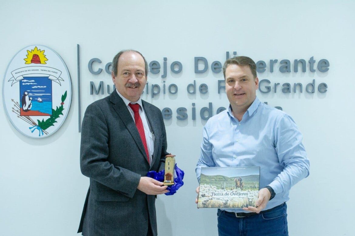 Von der Thusen recibió al Alcalde de la localidad de “Primavera”