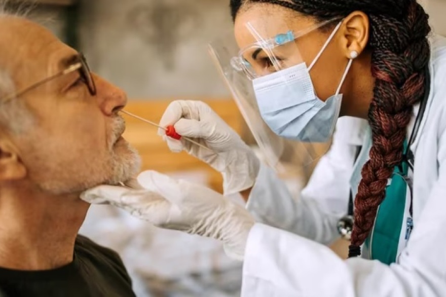 Los casos de COVID crecieron un 63%: qué se sabe sobre Pirola, la nueva subvariante de Ómicron