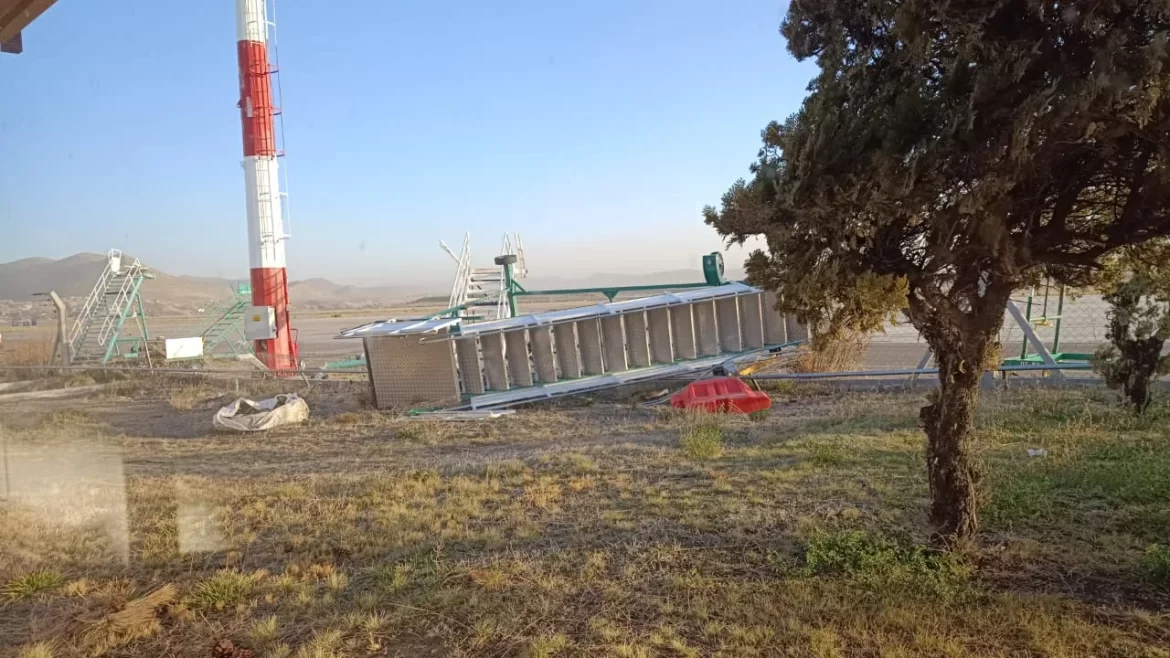 Fuertes vientos volaron techos y estructuras del aeropuerto de Comodoro Rivadavia