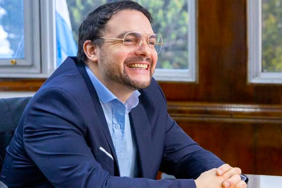 A menos de un mes de asumir, Bogarín viaja a Costa Rica con gastos pagos