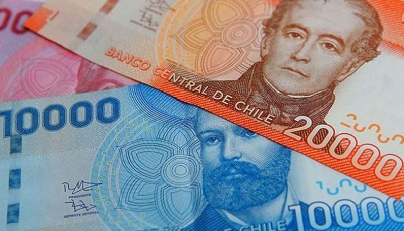1 a 1, con el peso chileno