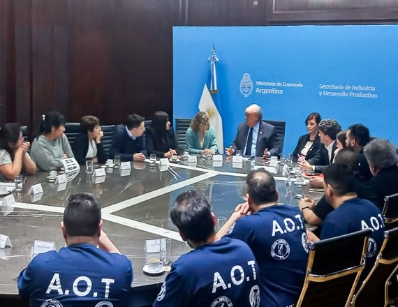 Nueva reunión de los gremios textiles con De Mendiguren