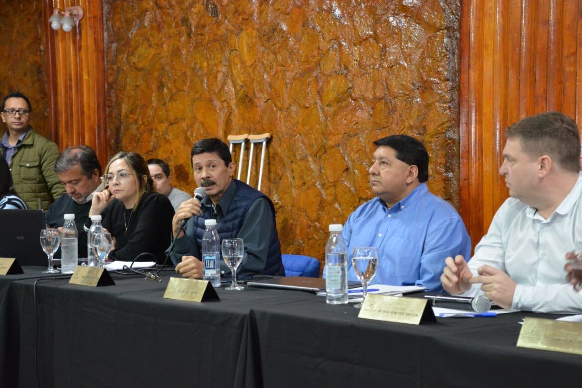 Hugo Martínez: “yo entiendo que tienen que tener un marco regulatorio que permita la convivencia”